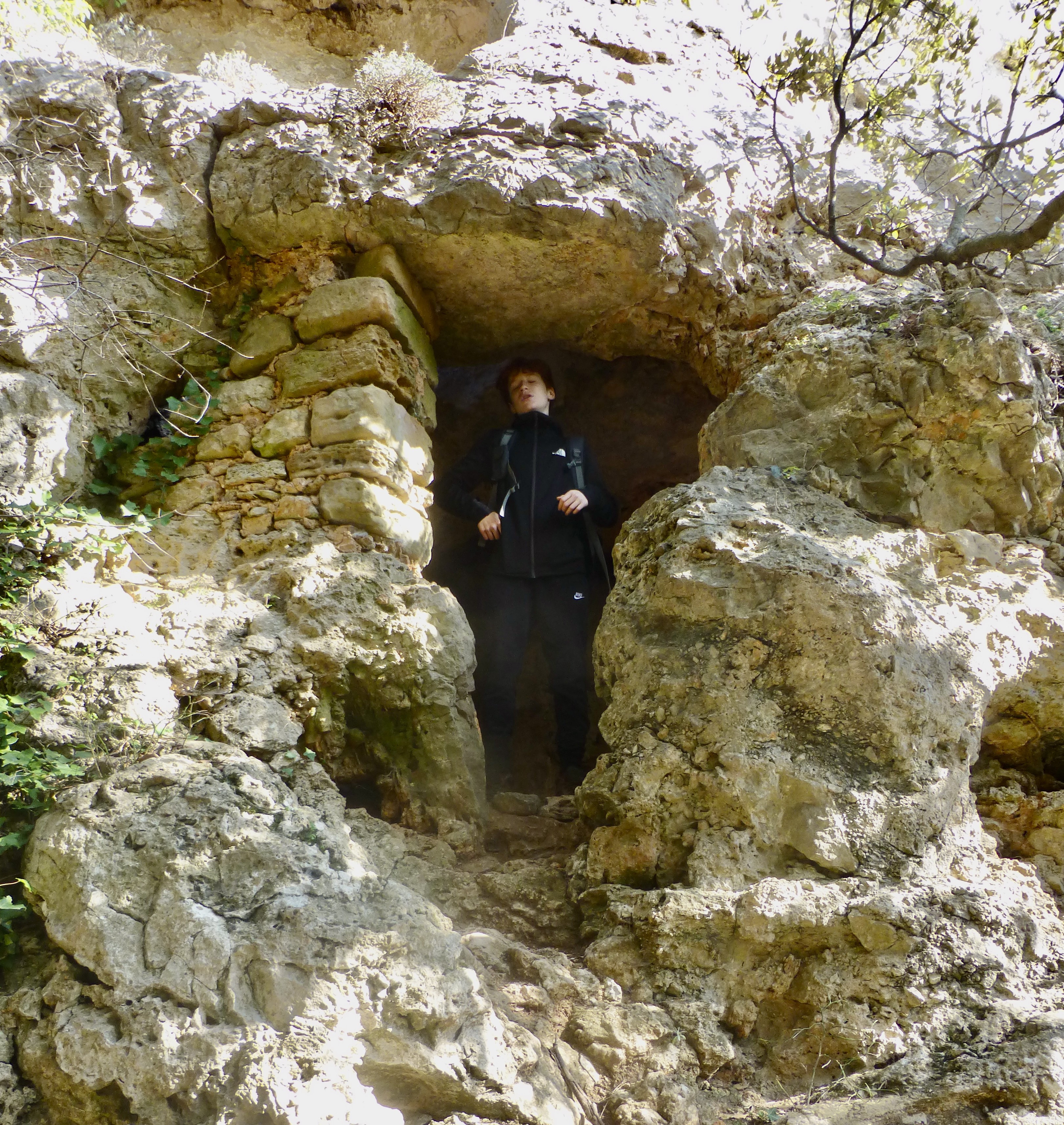 Une grotte en montant