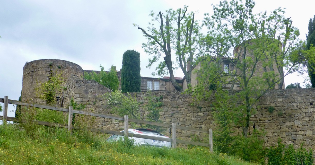 Départ au pied du château de Soubès